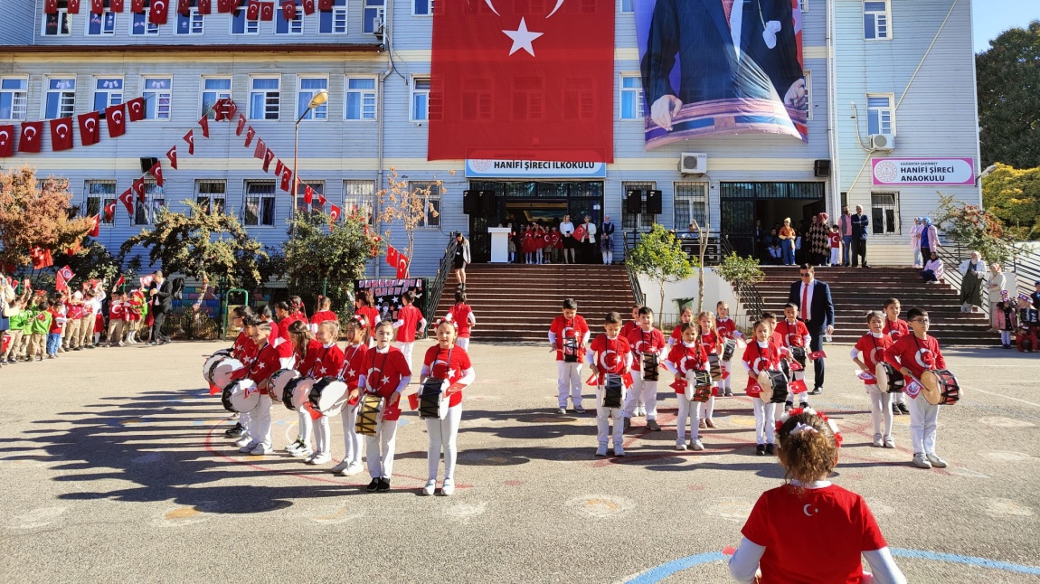 3/H SINIFI ÖĞRENCİLERİMİZİN 29 EKİM CUMHURİYET BAYRAMI KUTLAMA GÖSTERİSİ